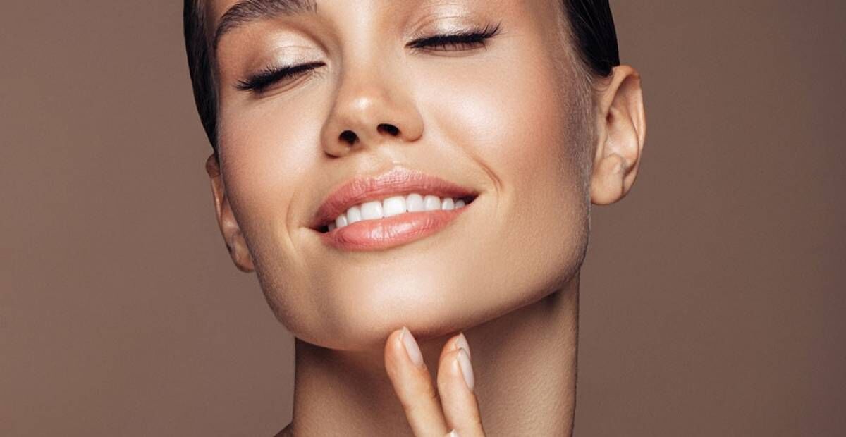 Yüz Cildini Sıkılaştıran Kremler: Sıkı ve Pürüzsüz Bir Cilt İçin Rehber