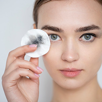 Göz Makyajı Temizleyici Nasıl Kullanılır? Waterproof Makyaj Çıkarma