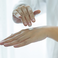 Gliserin Nemlendirici Gücü: Cildinizi Su Mıknatısı ile Tanıştırın